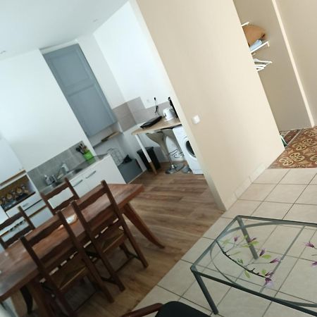 Appartement Village Medieval Saint-Germain-Laval  Exterior photo